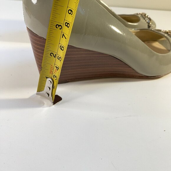 COACH Womens 8 B Peep Toe Patent Leather Buckle Wedge Pumps Taupe Classic - Picture 15 of 16